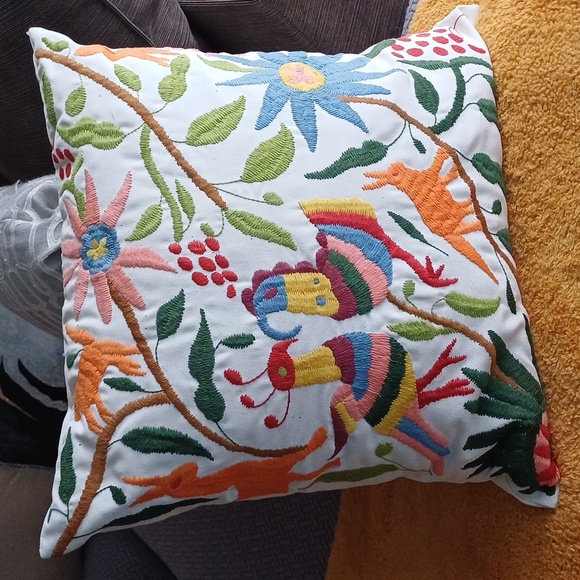 Pottery Barn embroidered animal floral embroidered throw pillow 2015 - Picture 9 of 10